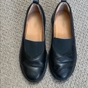 Vionic black leather comfortable basic shoes